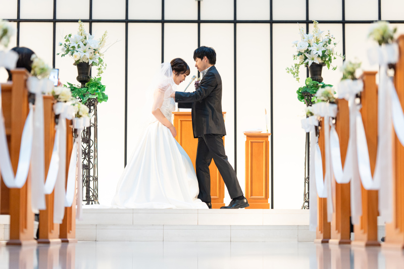 ご新郎からご新婦への、ヴェールライズのセレモニー