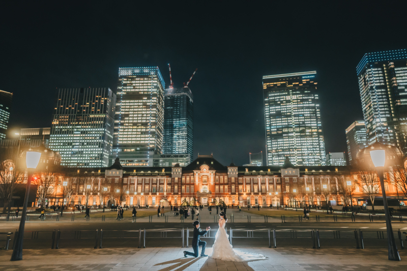 東京駅の駅舎全体を捉えた大胆な引きショット