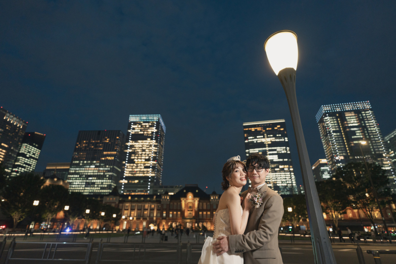 ビル群を背景に。