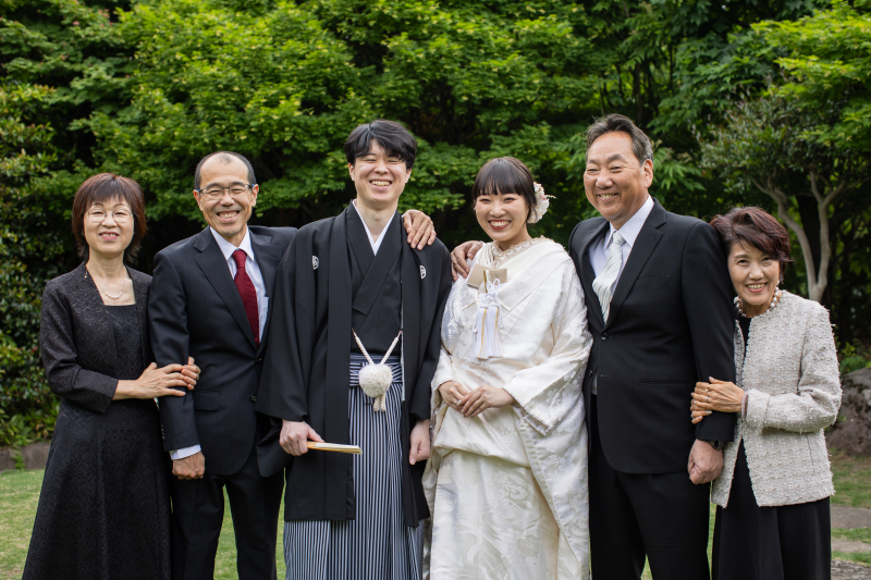 庭園での家族写真