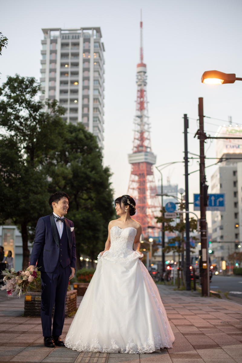 東京タワーの前で・・