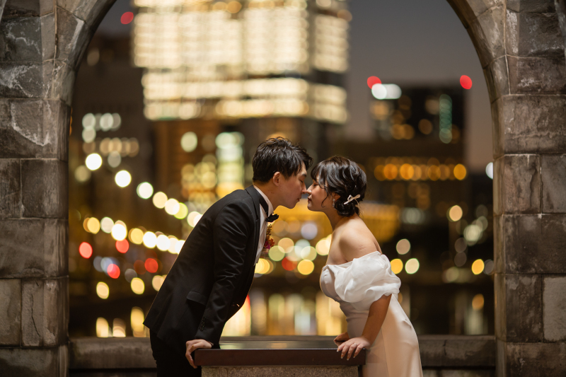 ガゼボの中でお鼻キスのポーズ♡