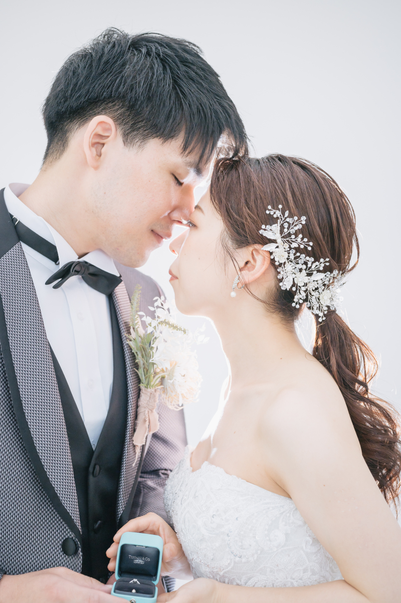 ロマンティックな寄り添いショット