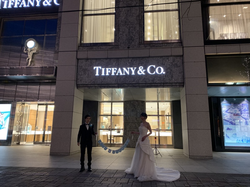 ティファニー前で