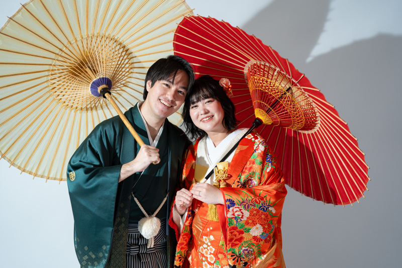 番傘を持ちながら