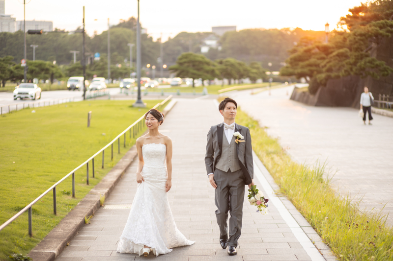 まだ明るい時間の大通りで