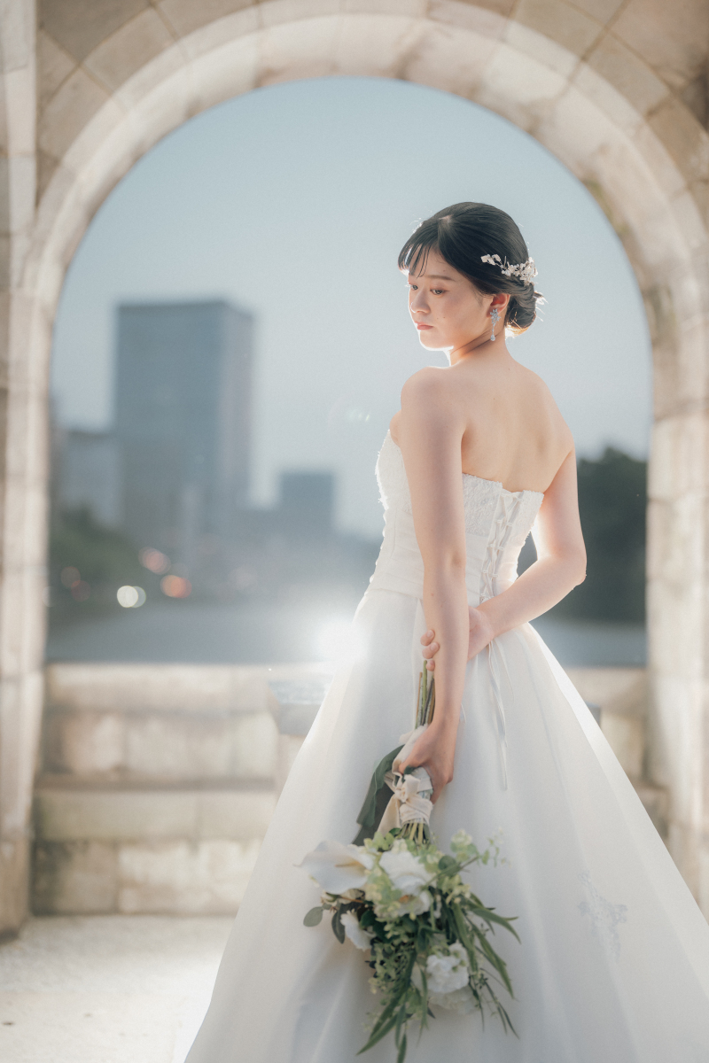 和田倉門ガゼボの中で幻想的なご新婦のソロショット