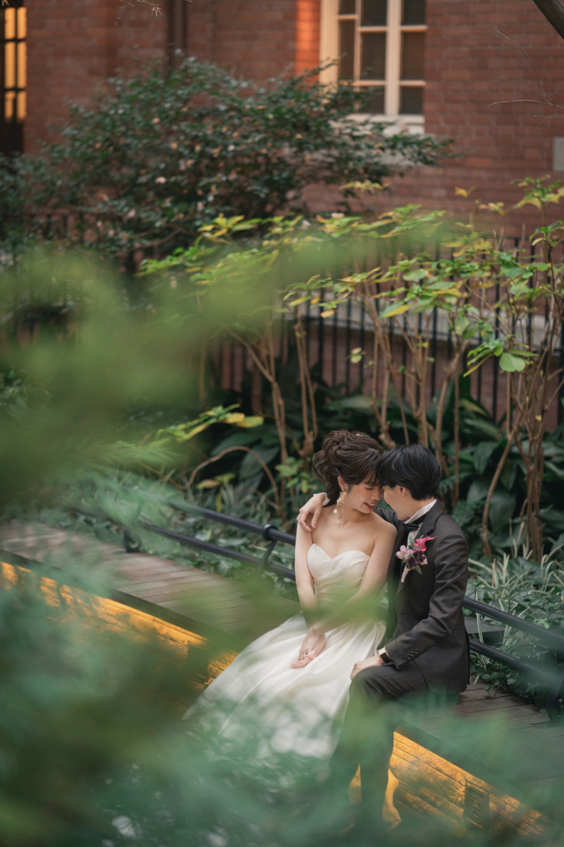 赤レンガとグリーンのコントラスト