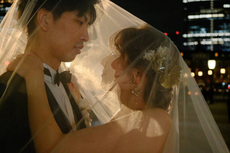 ベールに包まれて