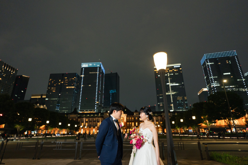 東京の夜空とともに