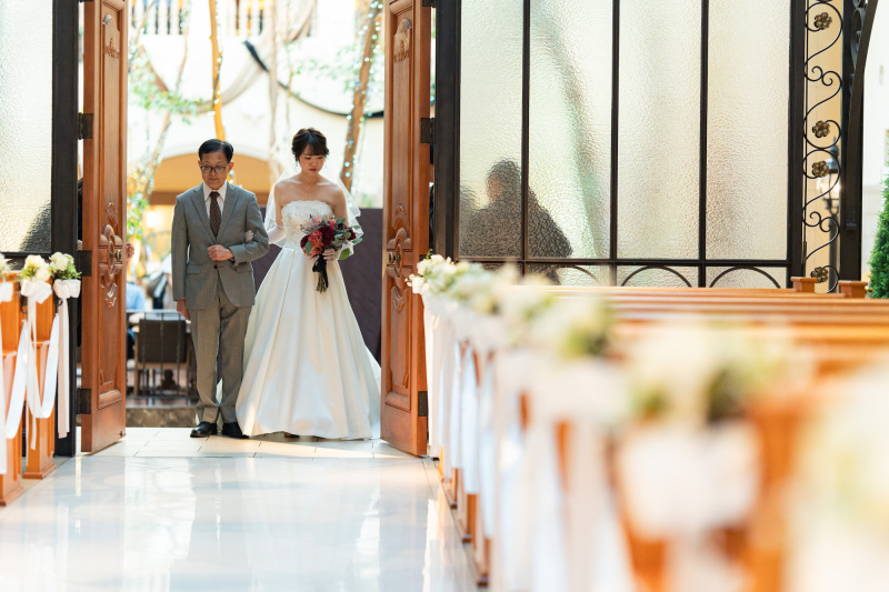 結婚式と同じようにご新婦とお父様の入場シーンから