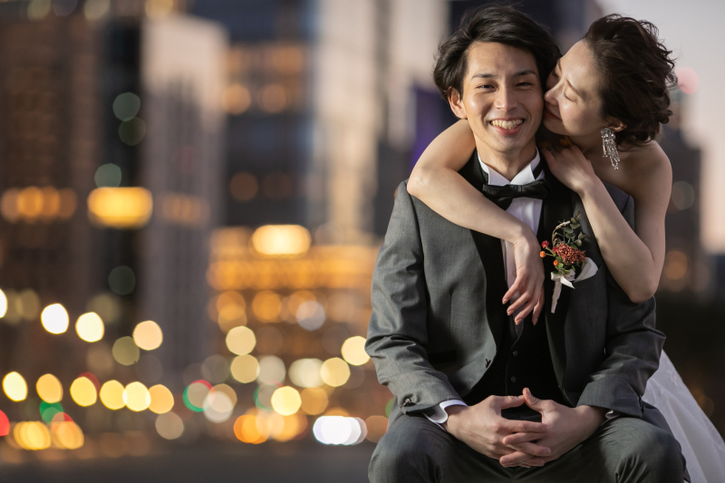 夜景をバックに