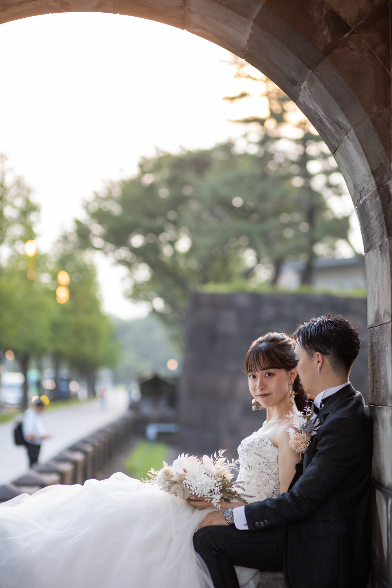 和田倉橋を背景に