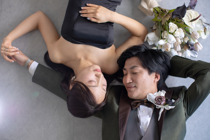 ドレスは黒と白を着用！