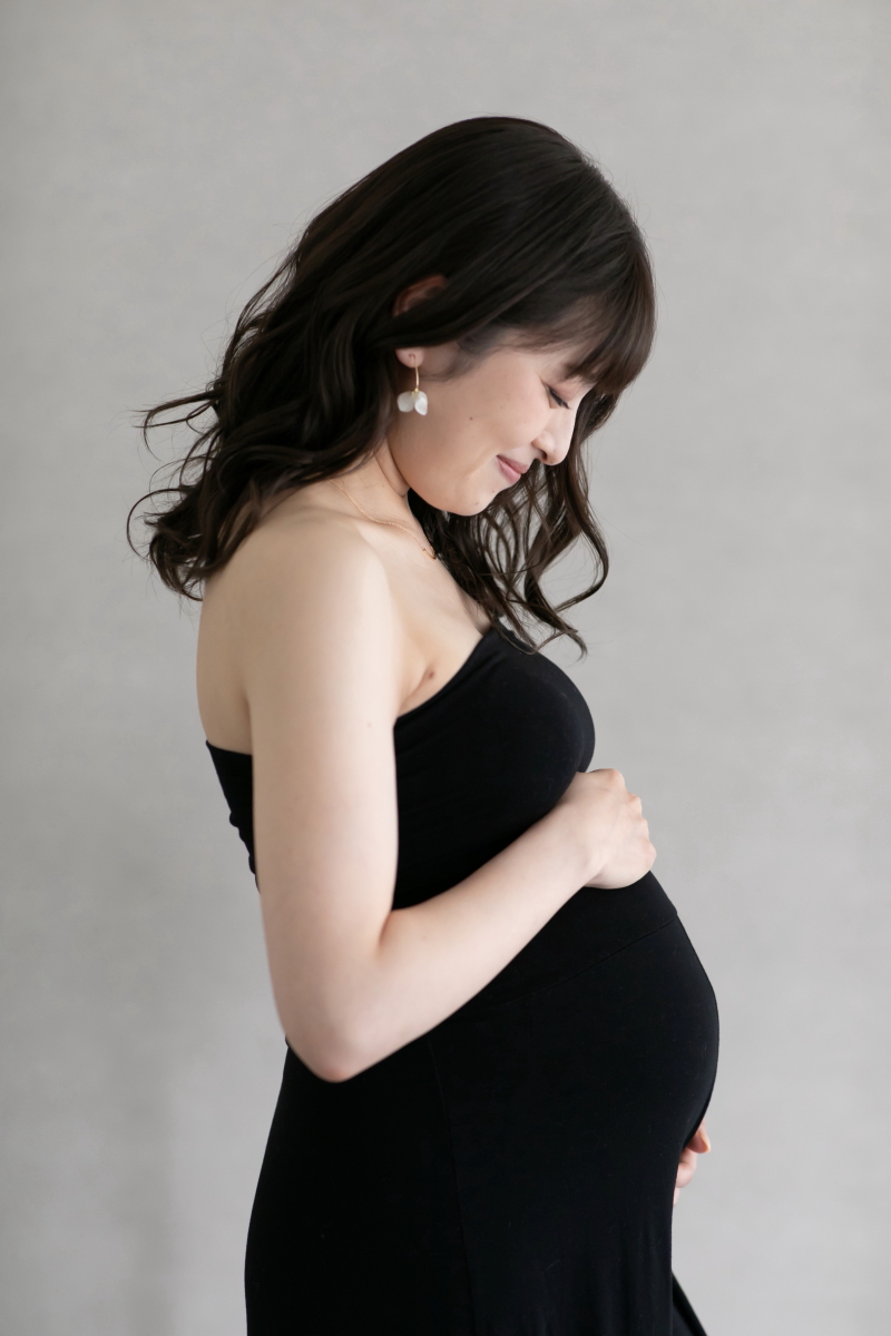 お腹のラインを強調して…