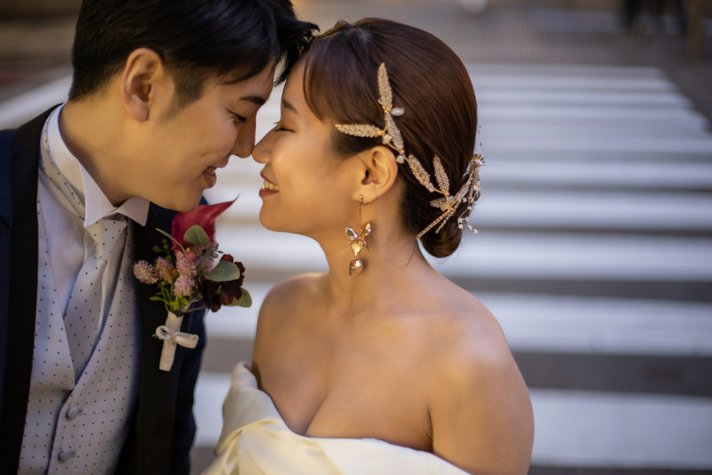 横断歩道の前で