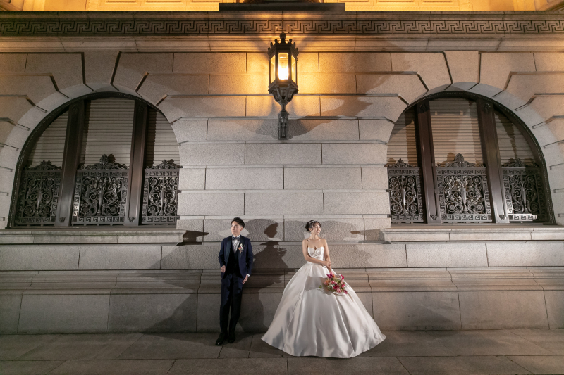 レトロな明治生命館前で