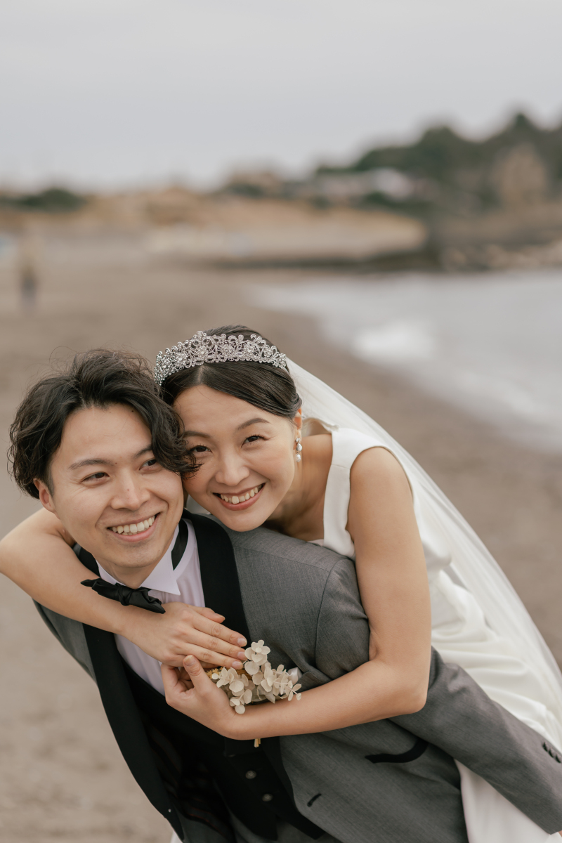 仲睦まじいおんぶポーズ♡