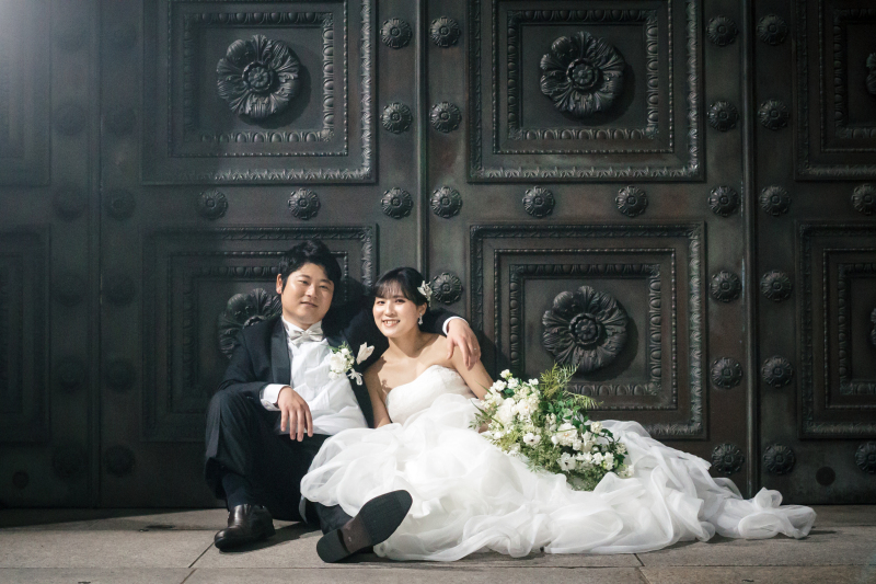 明治生命館の鉄門前など、素敵な丸の内ロケ！