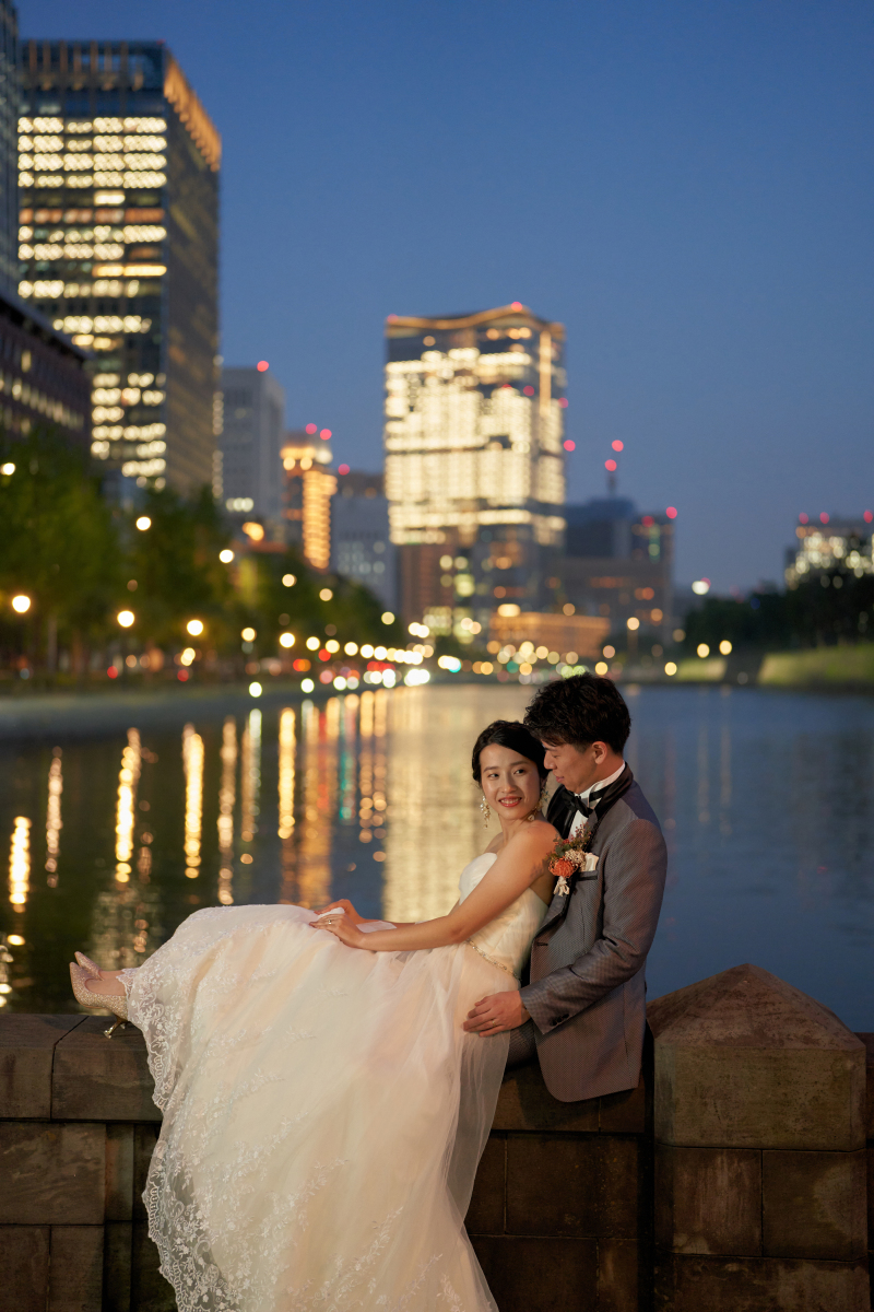 和田倉橋の欄干で