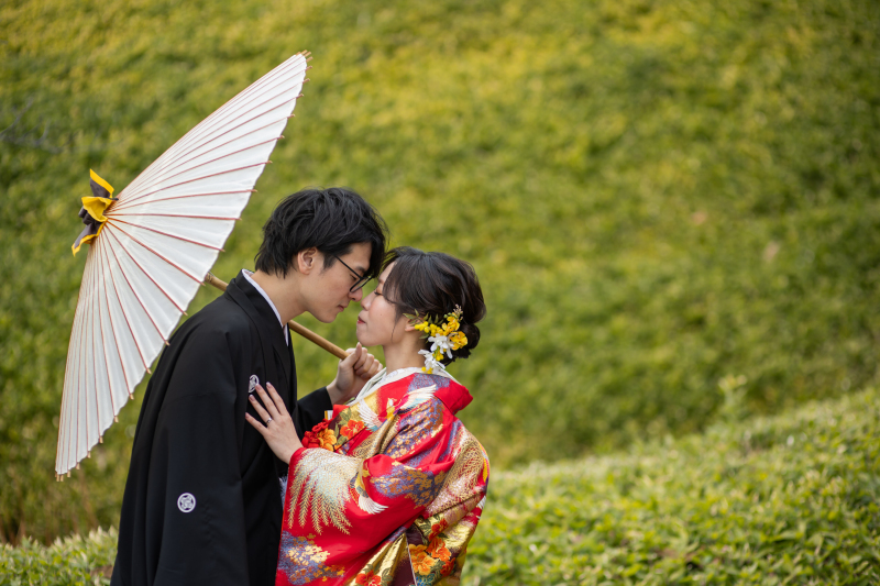 緑の景色だけを背景に