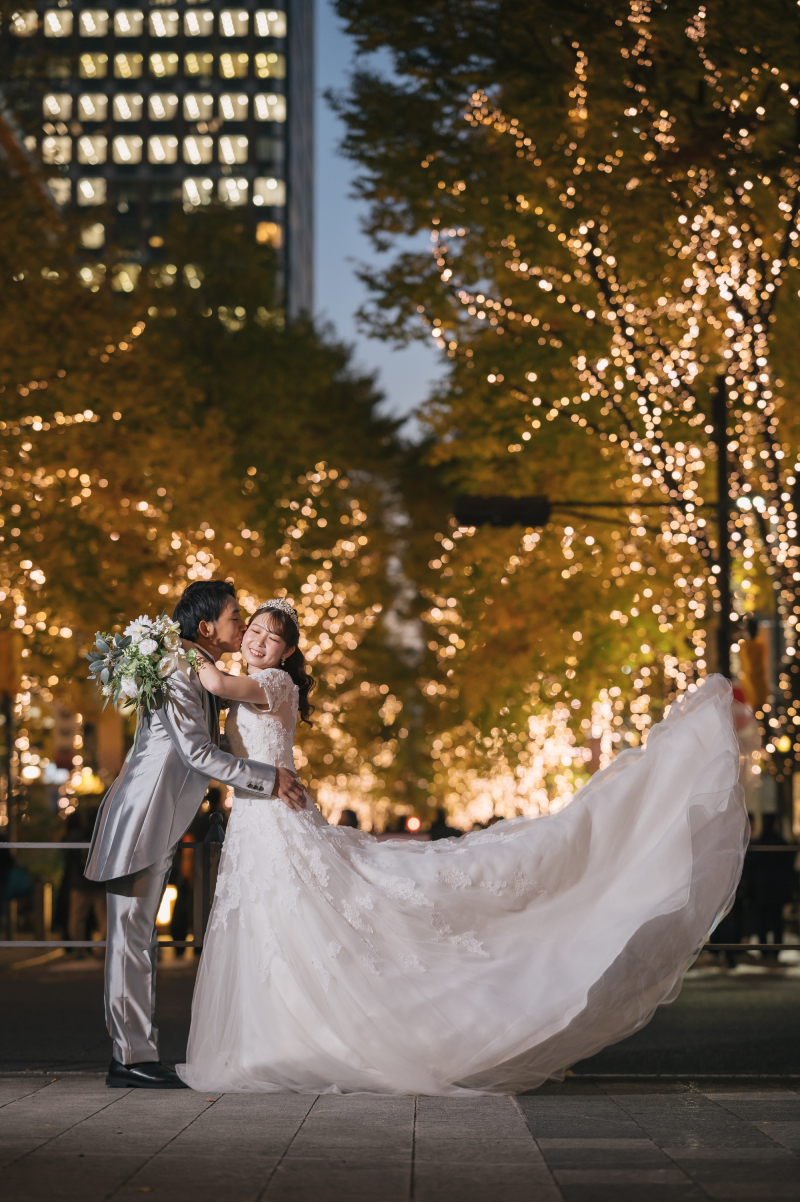 イルミネーションの仲通りで、ドレスふわっとフォト