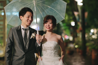 雨の日の魅力を演出したロケーション撮影！