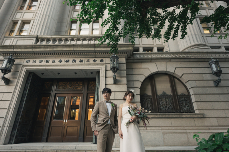 アーチ窓と木製のドアが素敵な雰囲気♪