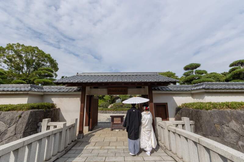 番傘をさしながら！