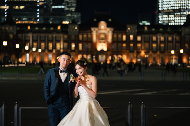 引きのアングルで駅舎の全体をフレーミングしました