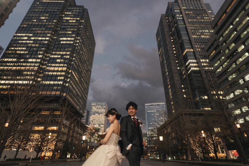 少しずつ暮れ始める丸の内の空