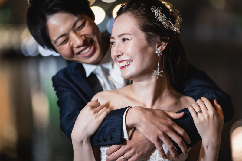 和田倉門でバックハグ♡