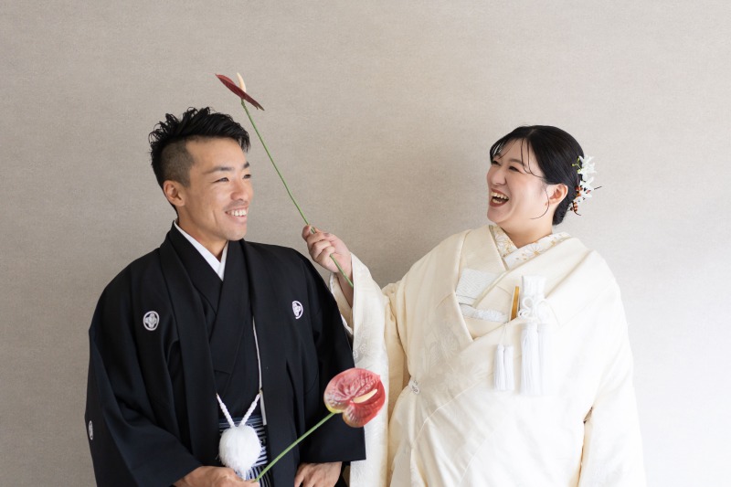 スタジオで小物を使って