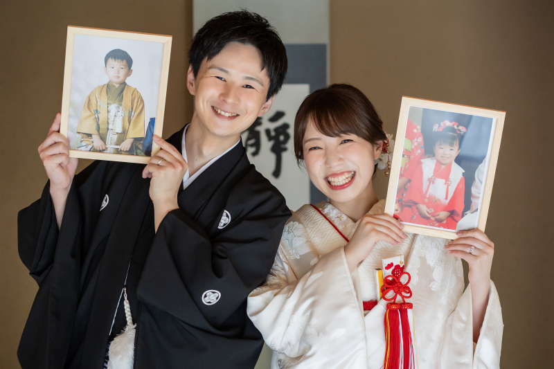 幼少期の写真ともに