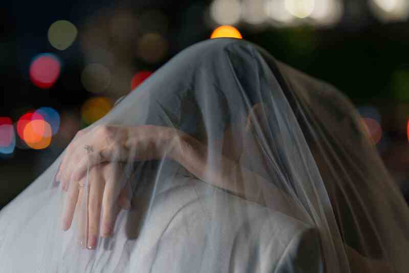 ベールを2人でかぶったり！