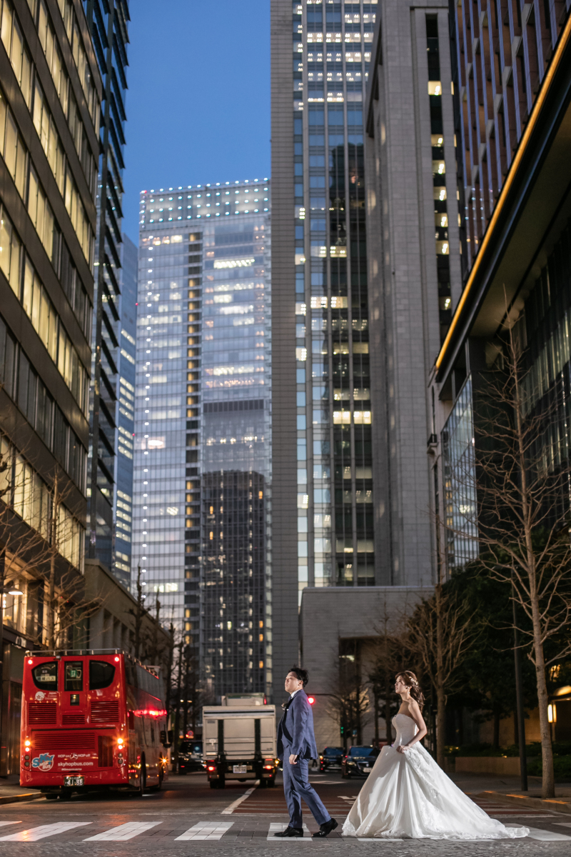 丸の内名物、二階建てバスと