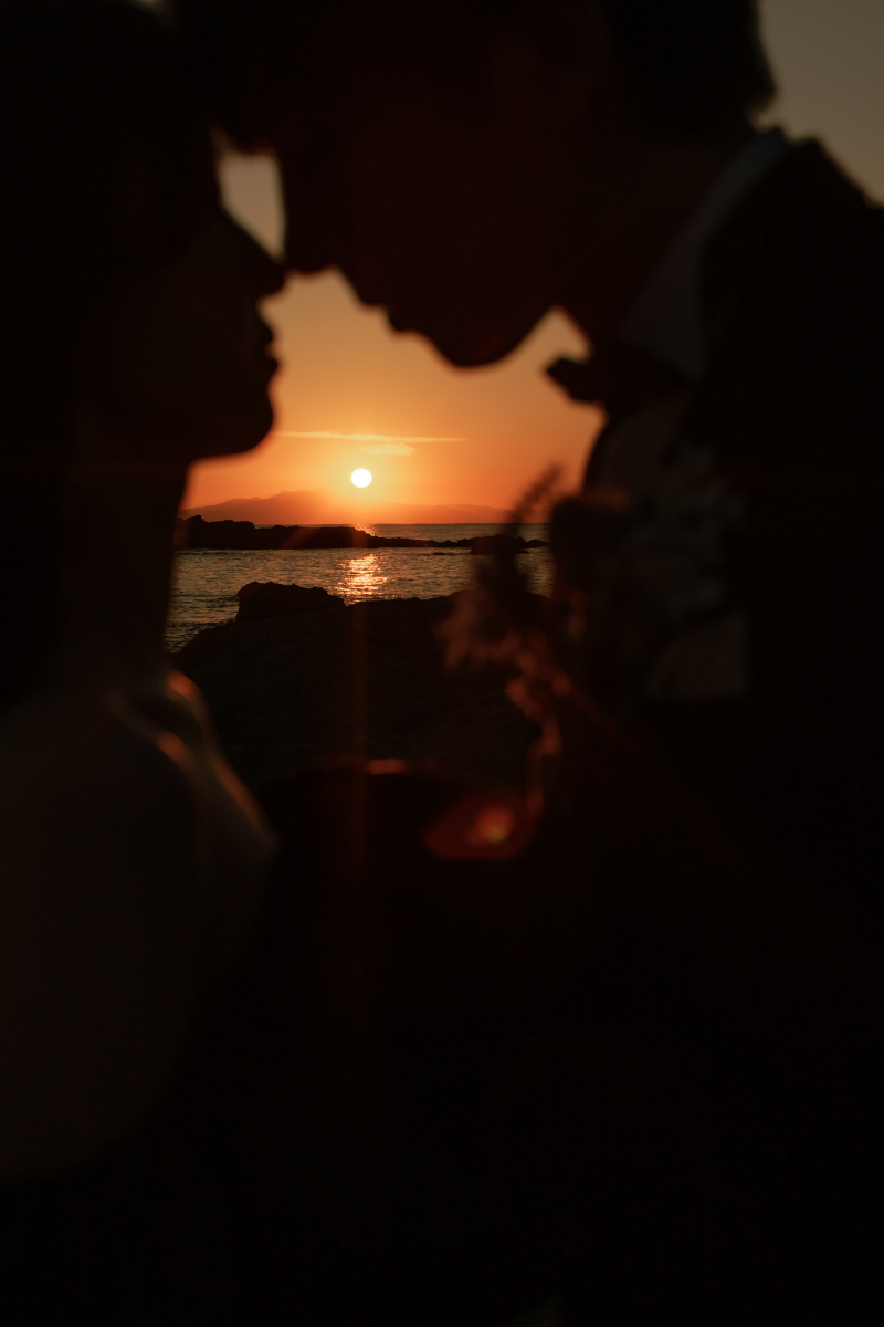 お二人の間を繋ぐ美しい夕焼け