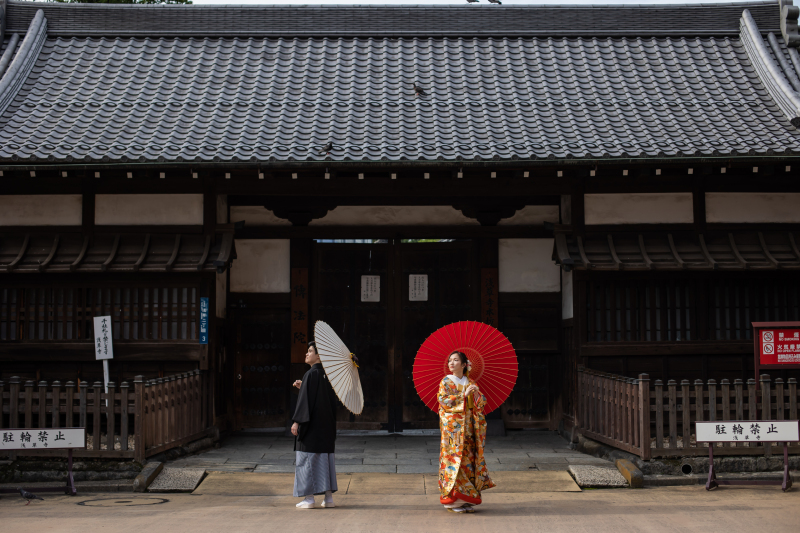 紅白の番傘を活かして