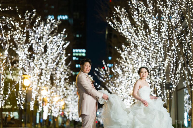 イルミネーション光る通りで