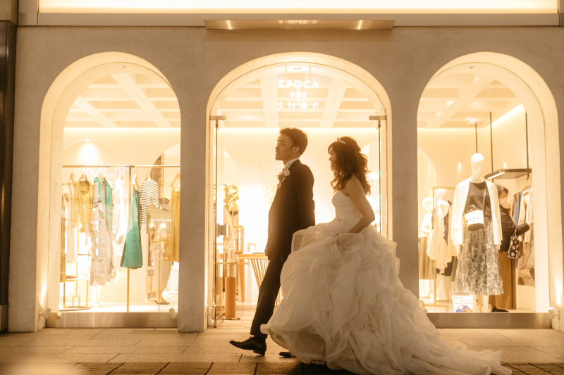 仲通りのブティック前を通り過ぎて