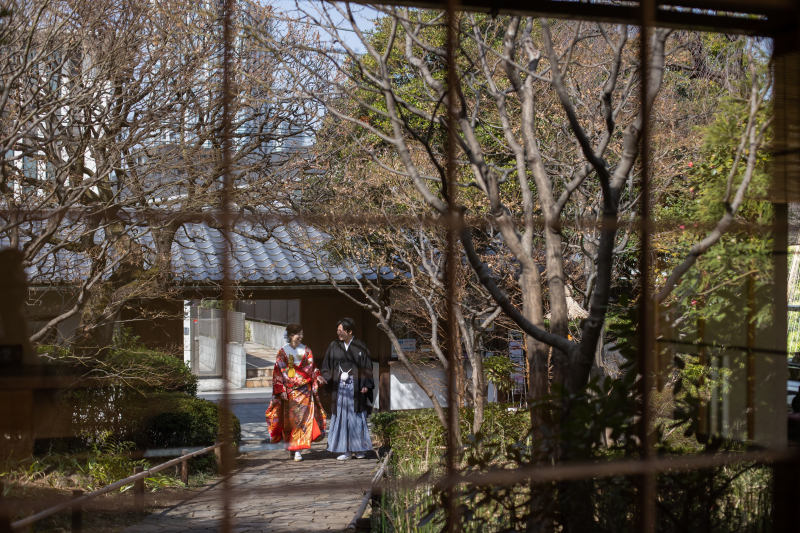 和室の格子越しのお二人