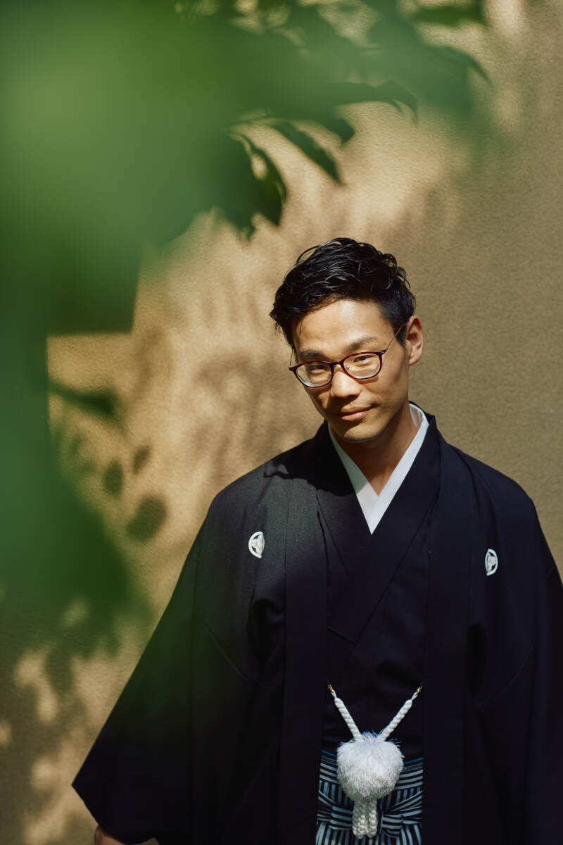 眼鏡と紋付がステキなソロショット