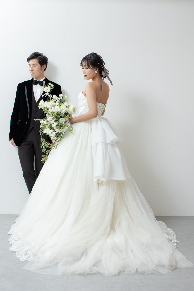 華やかなドレスに着替えてスタジオ撮影