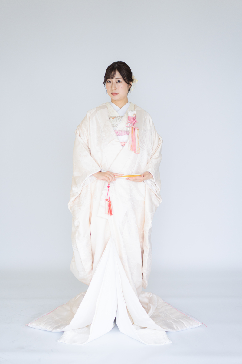 まずは白無垢のソロショットから