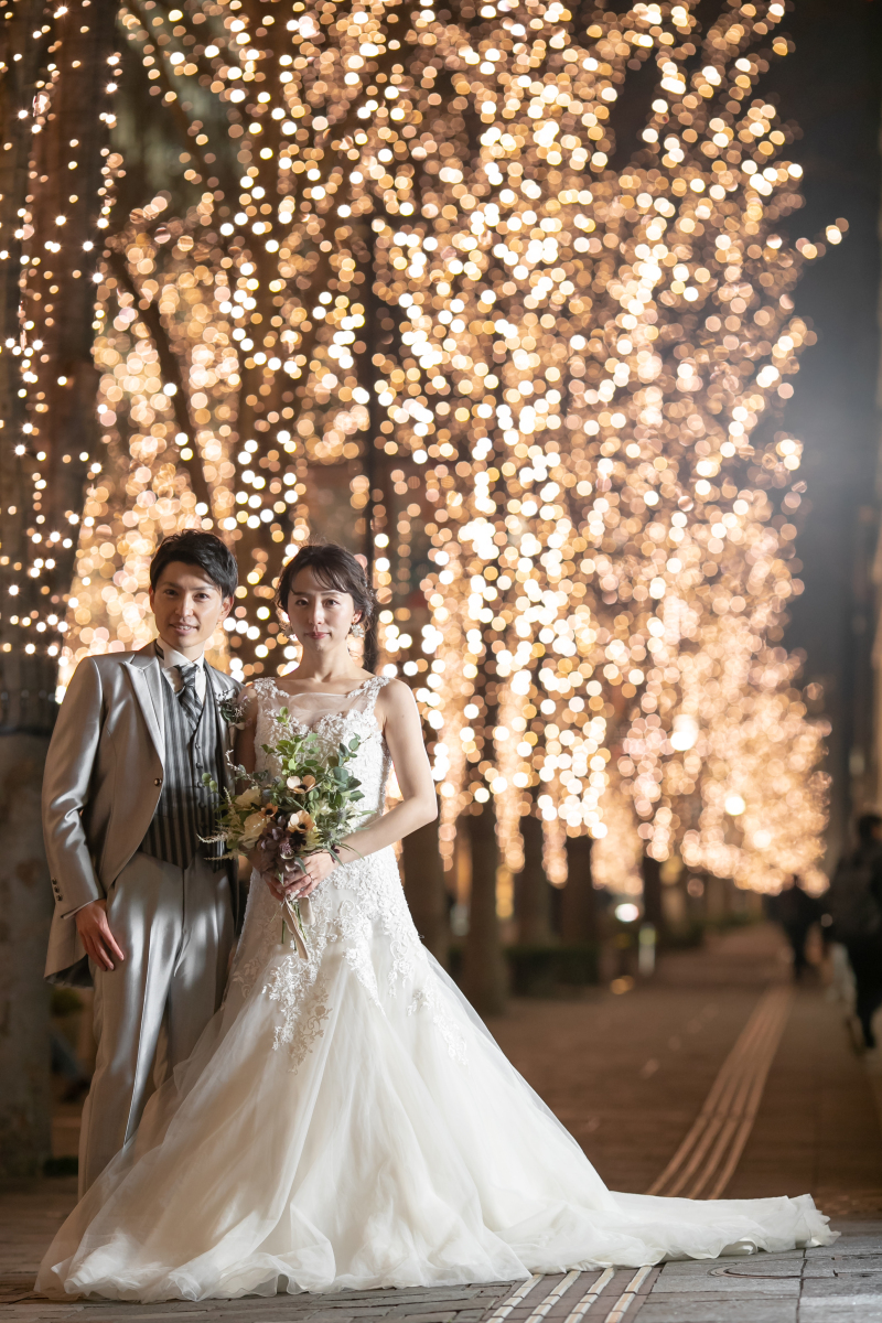 イルミネーションを前にオーセンティックな一枚。