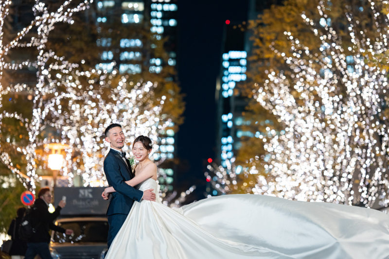 ラストカットは抱き合って、ドレスの動きを演出♪