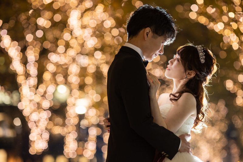 丸の内の輝くイルミネーションを背景に…☆