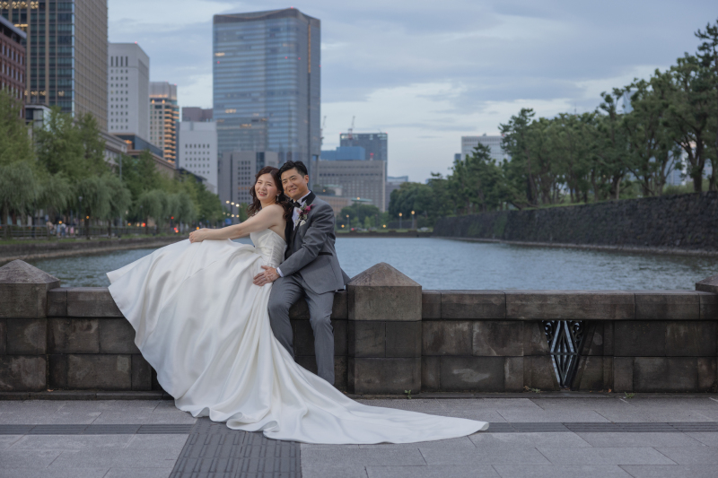 和田倉橋の欄干で