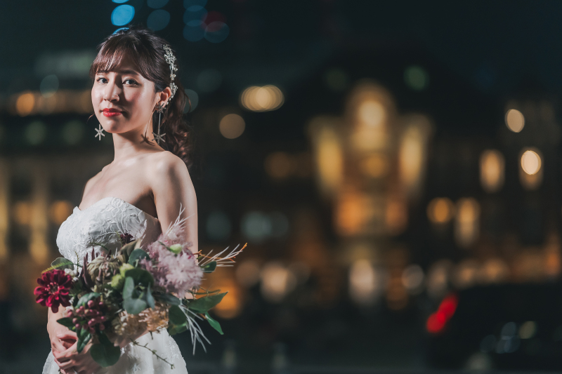 陰影が印象的でシックな東京駅