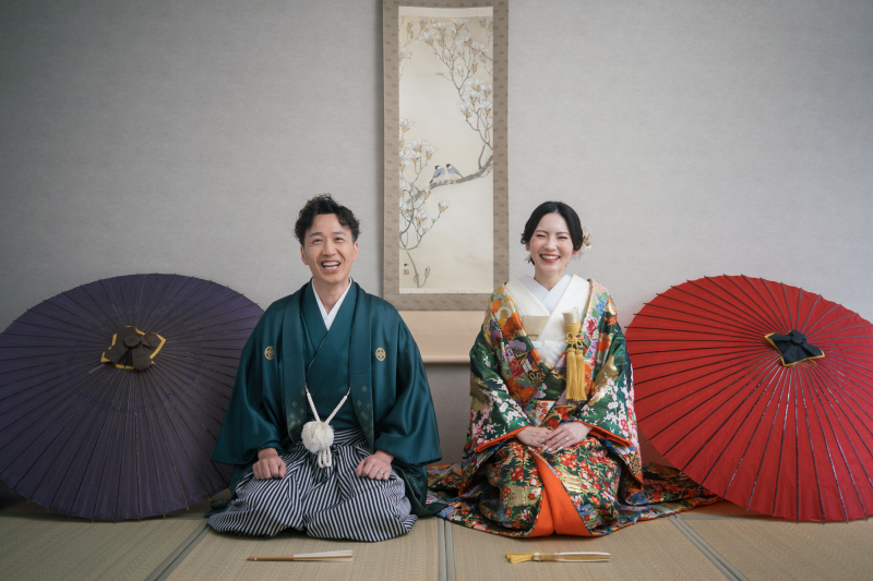 畳で番傘に囲まれて